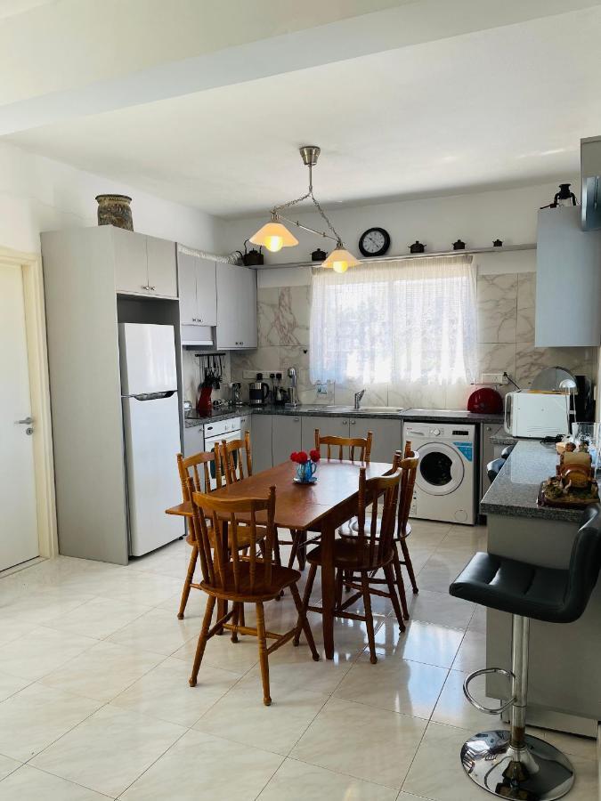 Appartamento Peaceful Townhouse With Private Pool Near The Sea Paphos Esterno foto