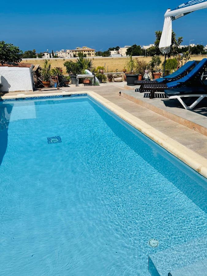 Appartamento Peaceful Townhouse With Private Pool Near The Sea Paphos Esterno foto