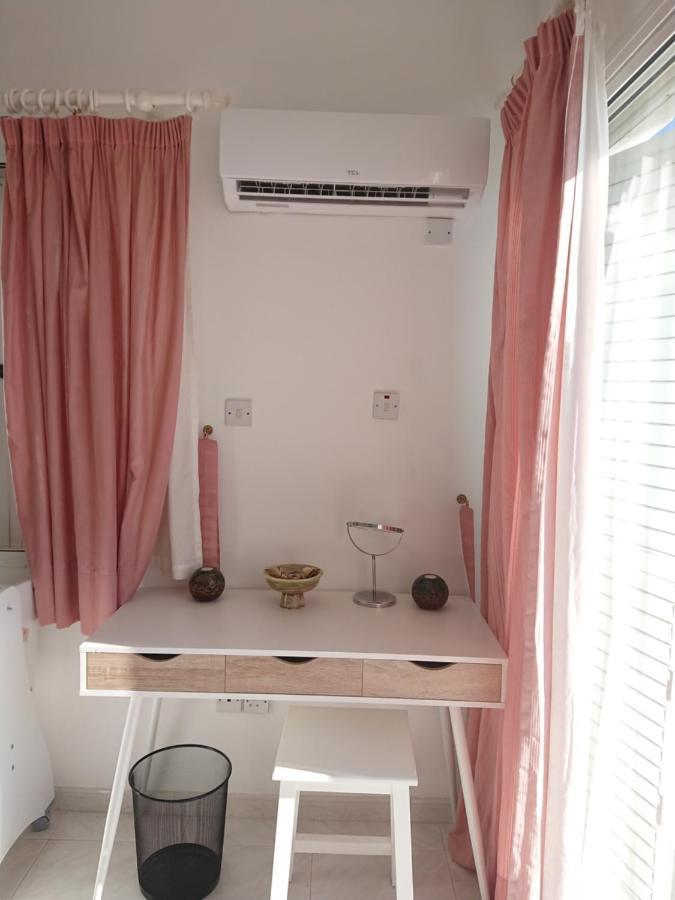 Appartamento Peaceful Townhouse With Private Pool Near The Sea Paphos Esterno foto