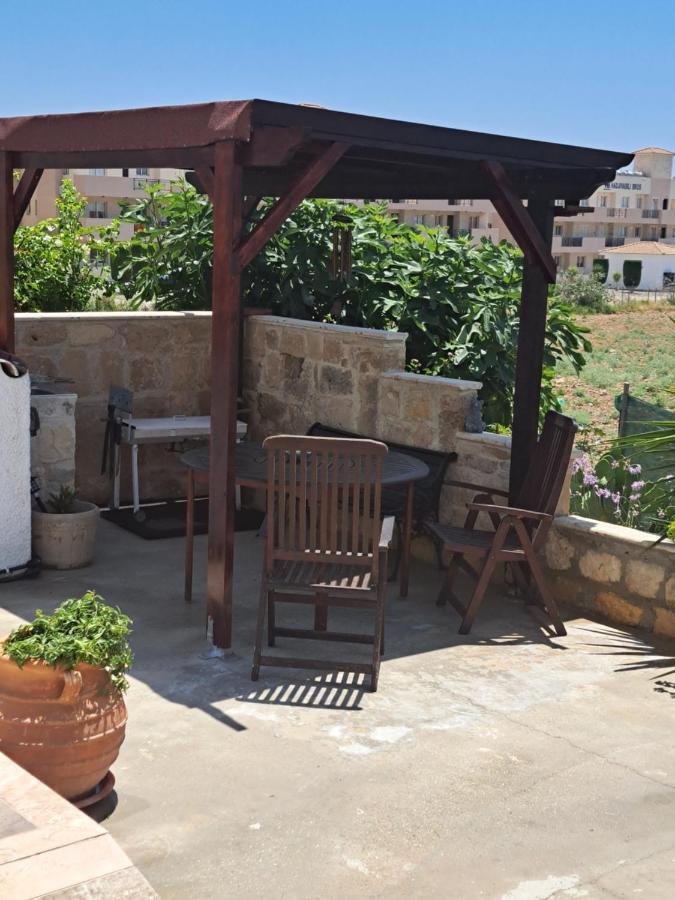 Appartamento Peaceful Townhouse With Private Pool Near The Sea Paphos Esterno foto